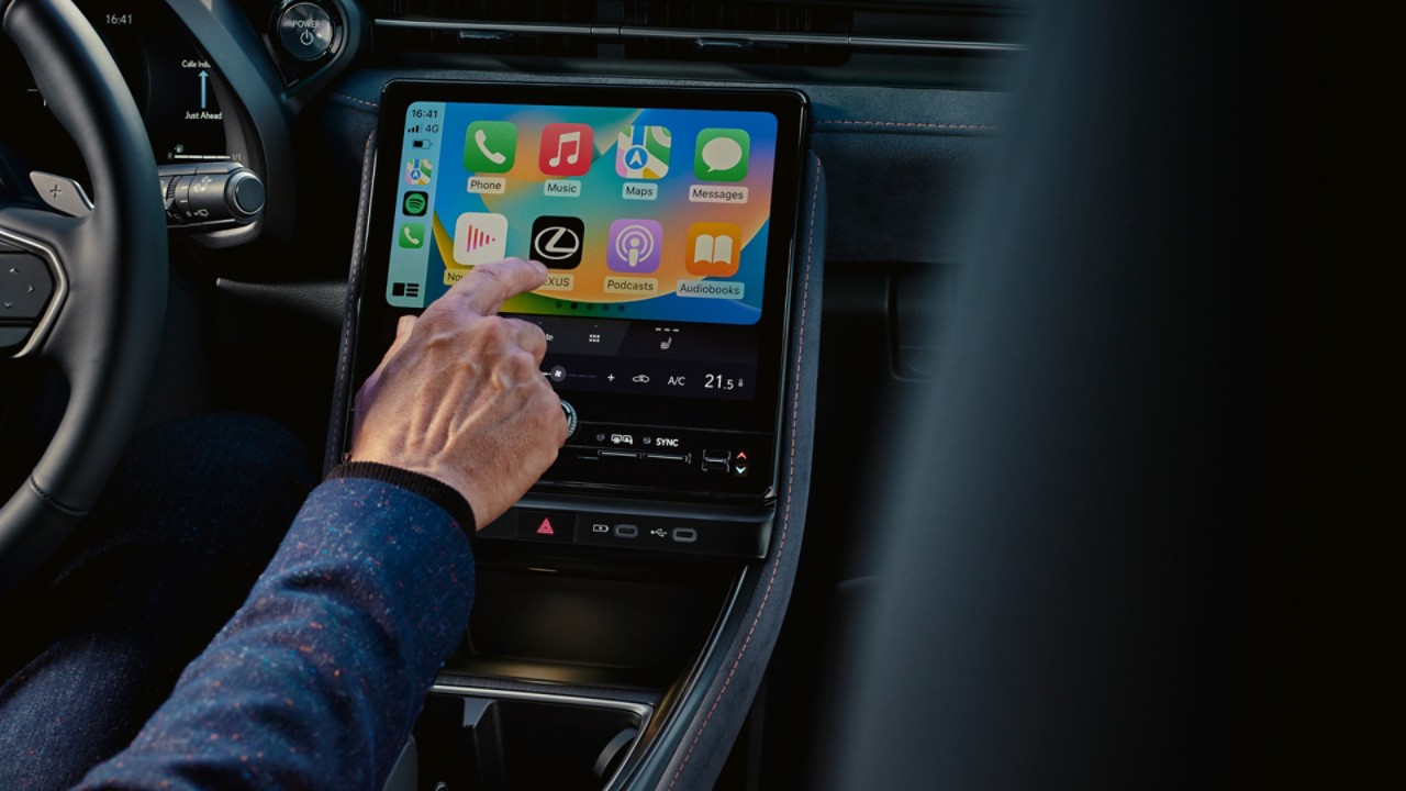 Lexus LBX multimedia touchscreen