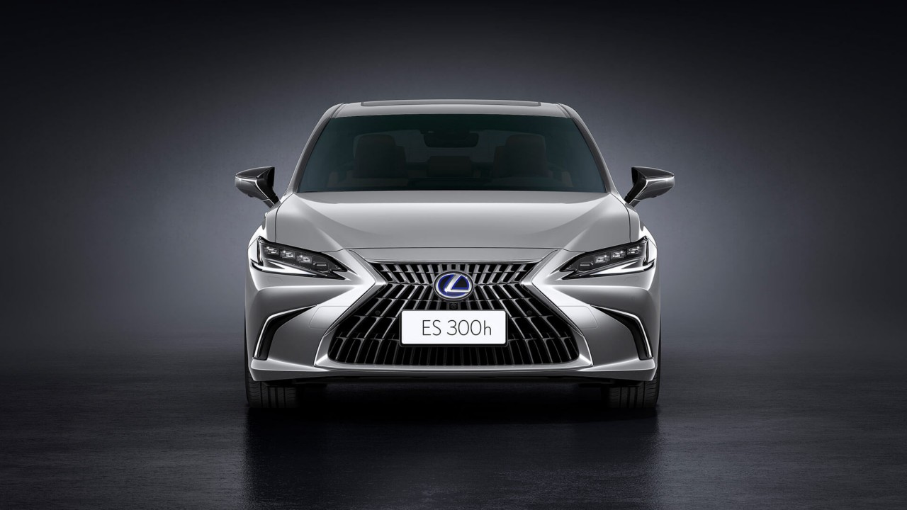 Front view of a Lexus ES 300h 