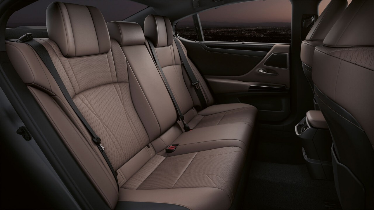 Lexus ES 300h rear passenger seats 