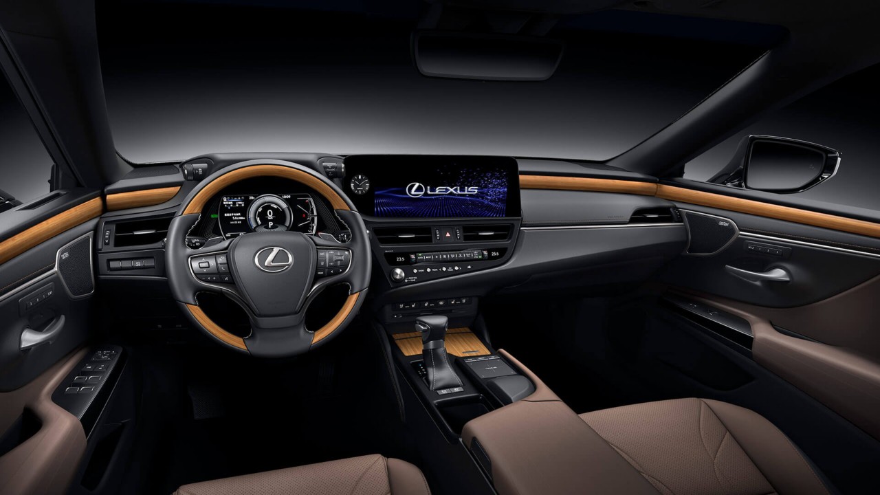 Lexus ES 300h interior 