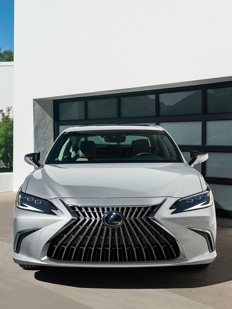 Lexus_ES_Ultra-Luxury_Low_810x1080_4