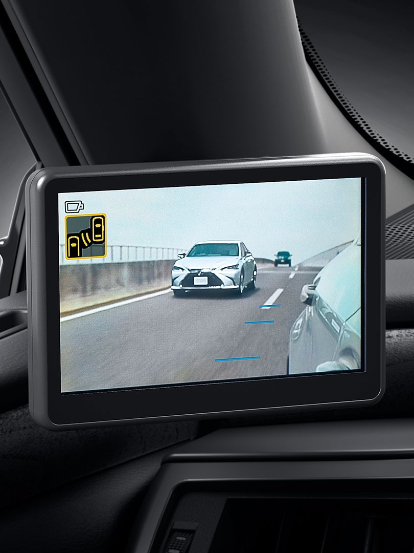 lexus-es-digital-view-side-monitors-810x1080