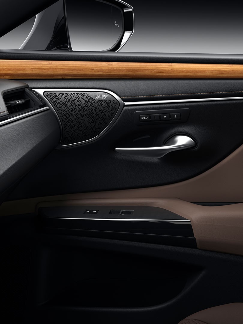 lexus-es-ornamentation-810x1080