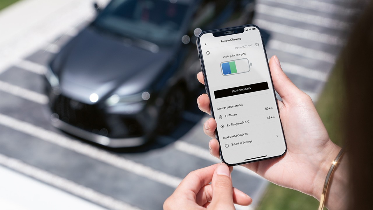 2021-dxp-ngnx-what-is-a-plug-in-hybrid-power-lexus-link-app-1920x1080