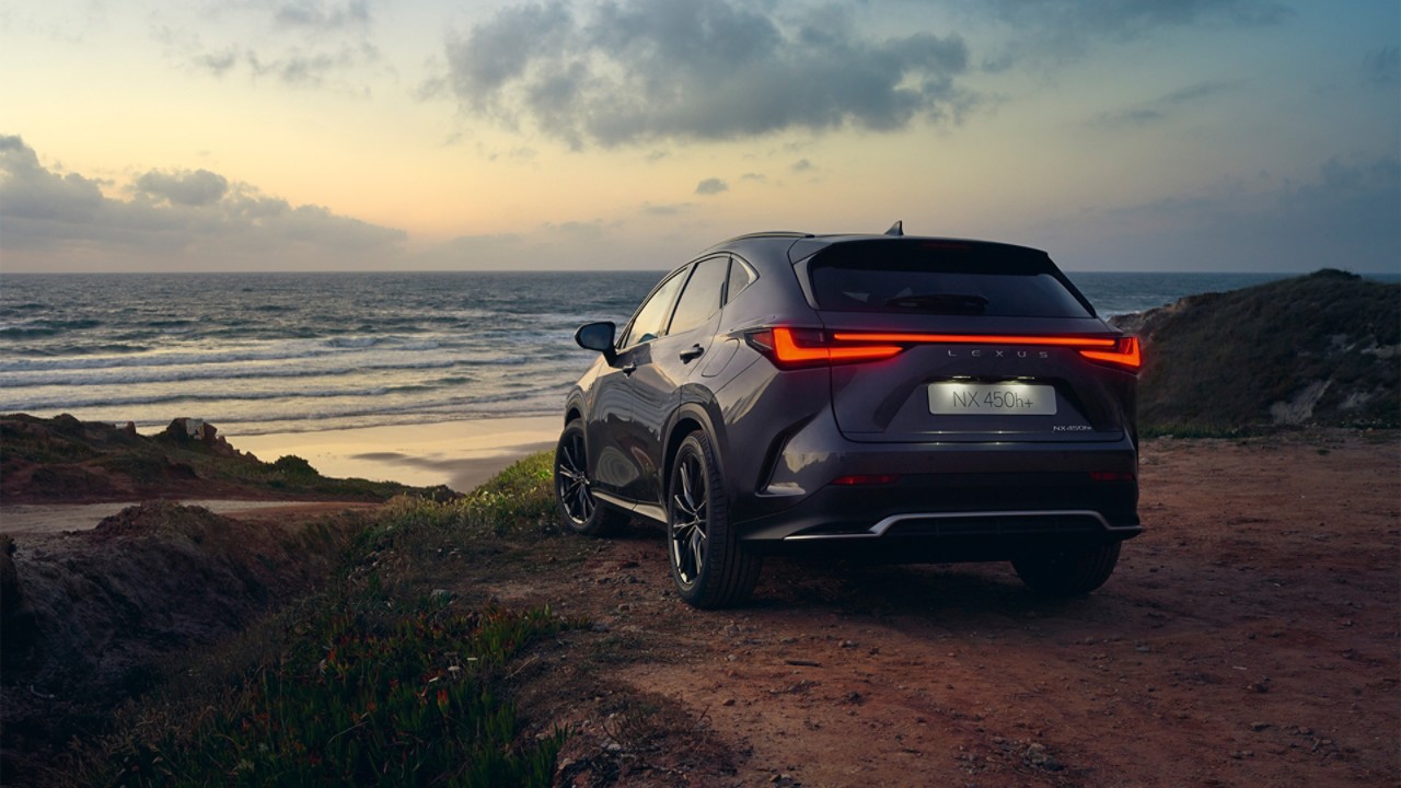 2022-dxp-lexus-plug-in-hybrid-benefits-hero1-1920x1080